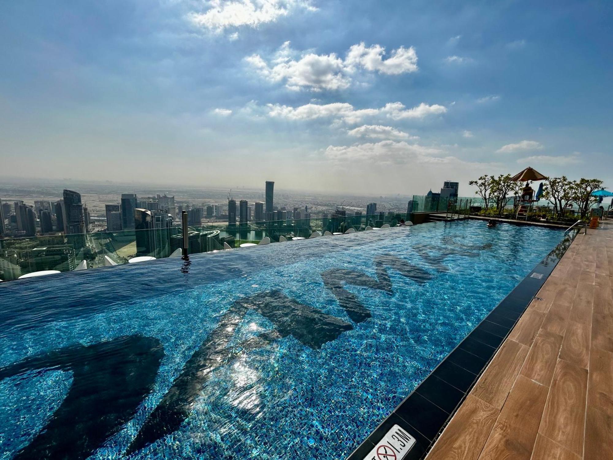High Floor Burj Khalifa & Sea View With Stunning Infinity Pool Apartment