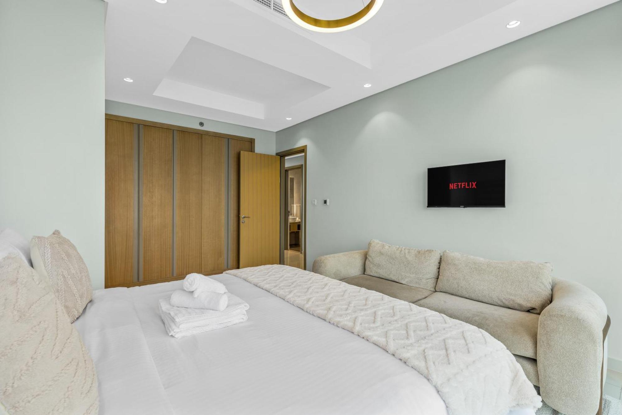 Apartment High Floor Burj Khalifa & Sea View With Stunning Infinity Pool *