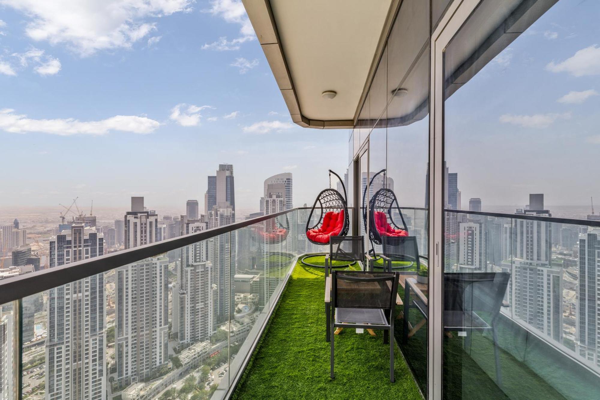 High Floor Burj Khalifa & Sea View With Stunning Infinity Pool Apartment