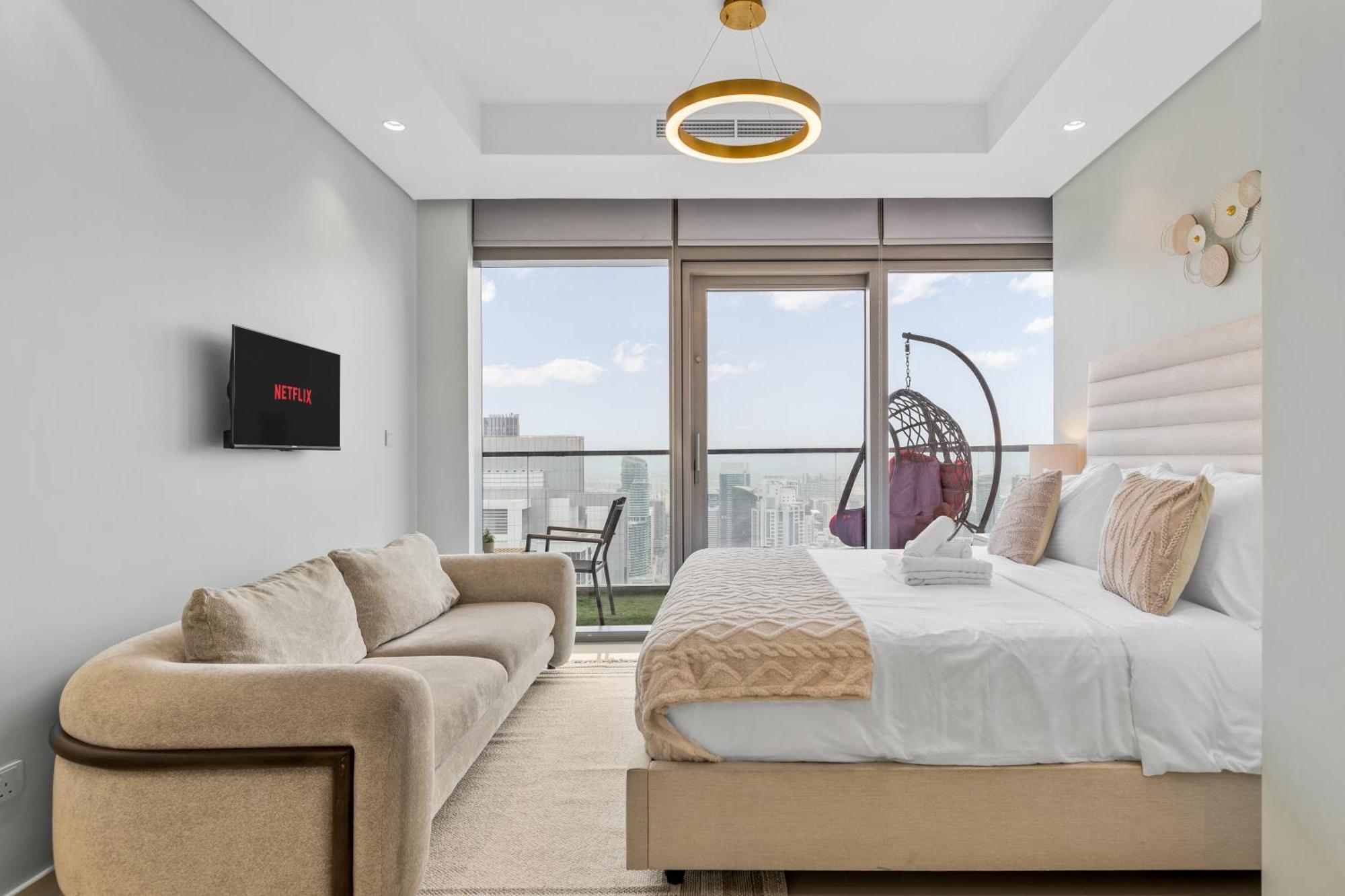 Apartment High Floor Burj Khalifa & Sea View With Stunning Infinity Pool *