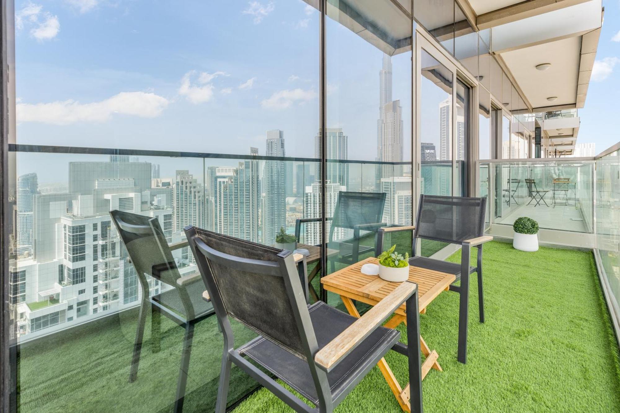 High Floor Burj Khalifa & Sea View With Stunning Infinity Pool *